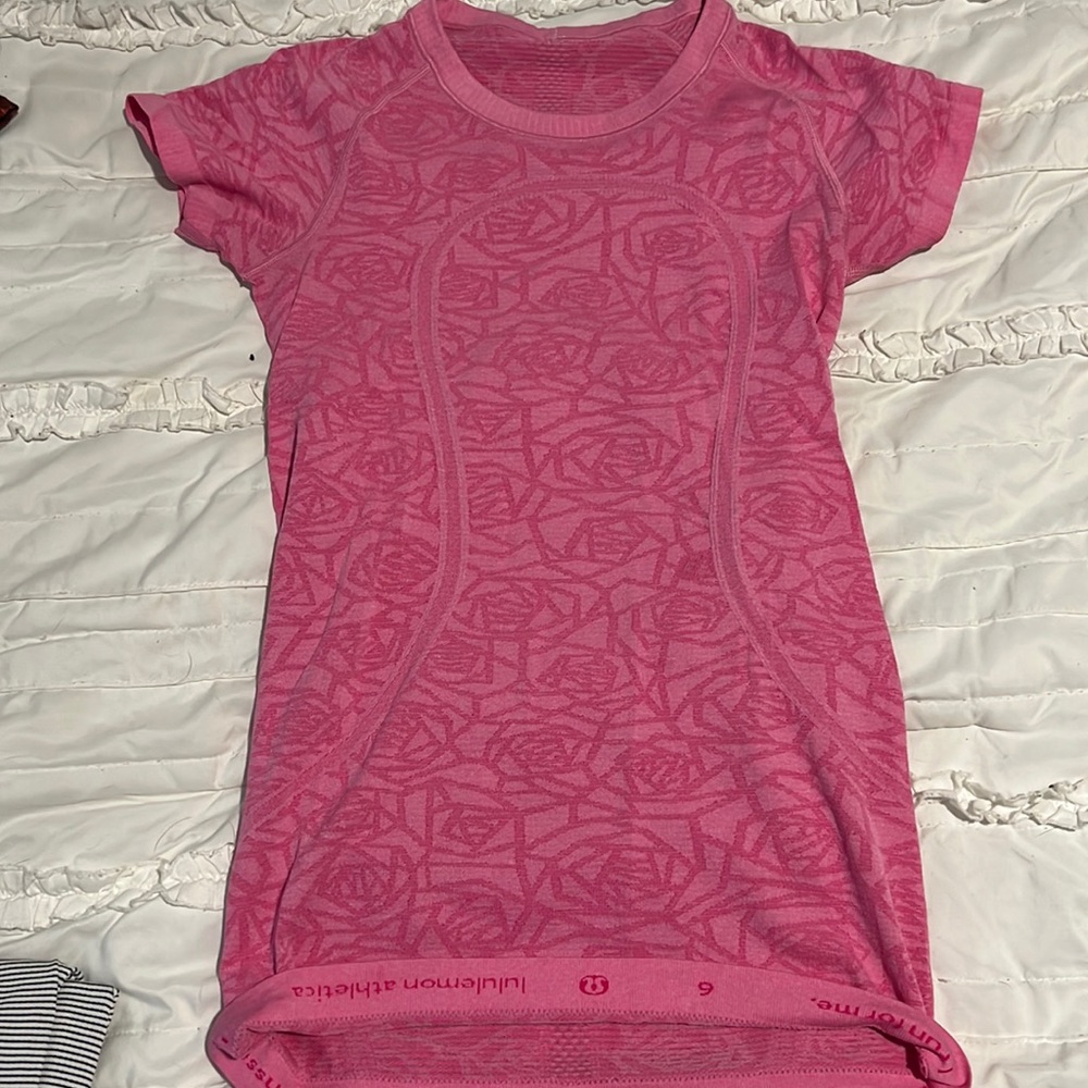 Lululemon T-shirt